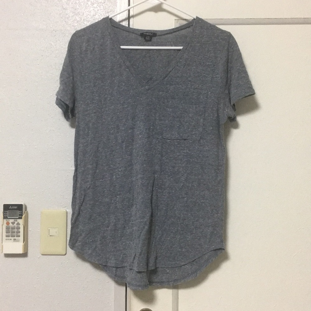 Gray tshirt